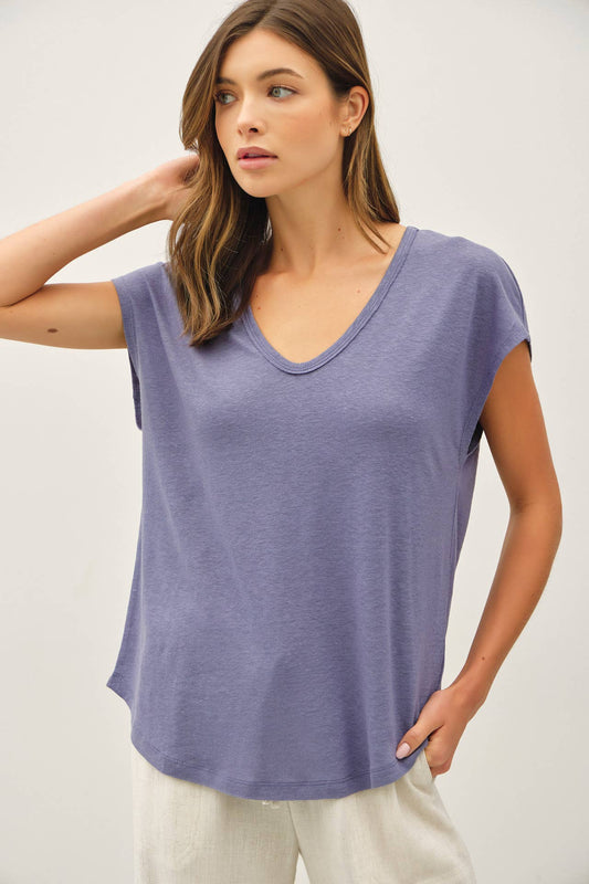 BACK RAW EDGE DETAILED V-NECK LINEN TEE
