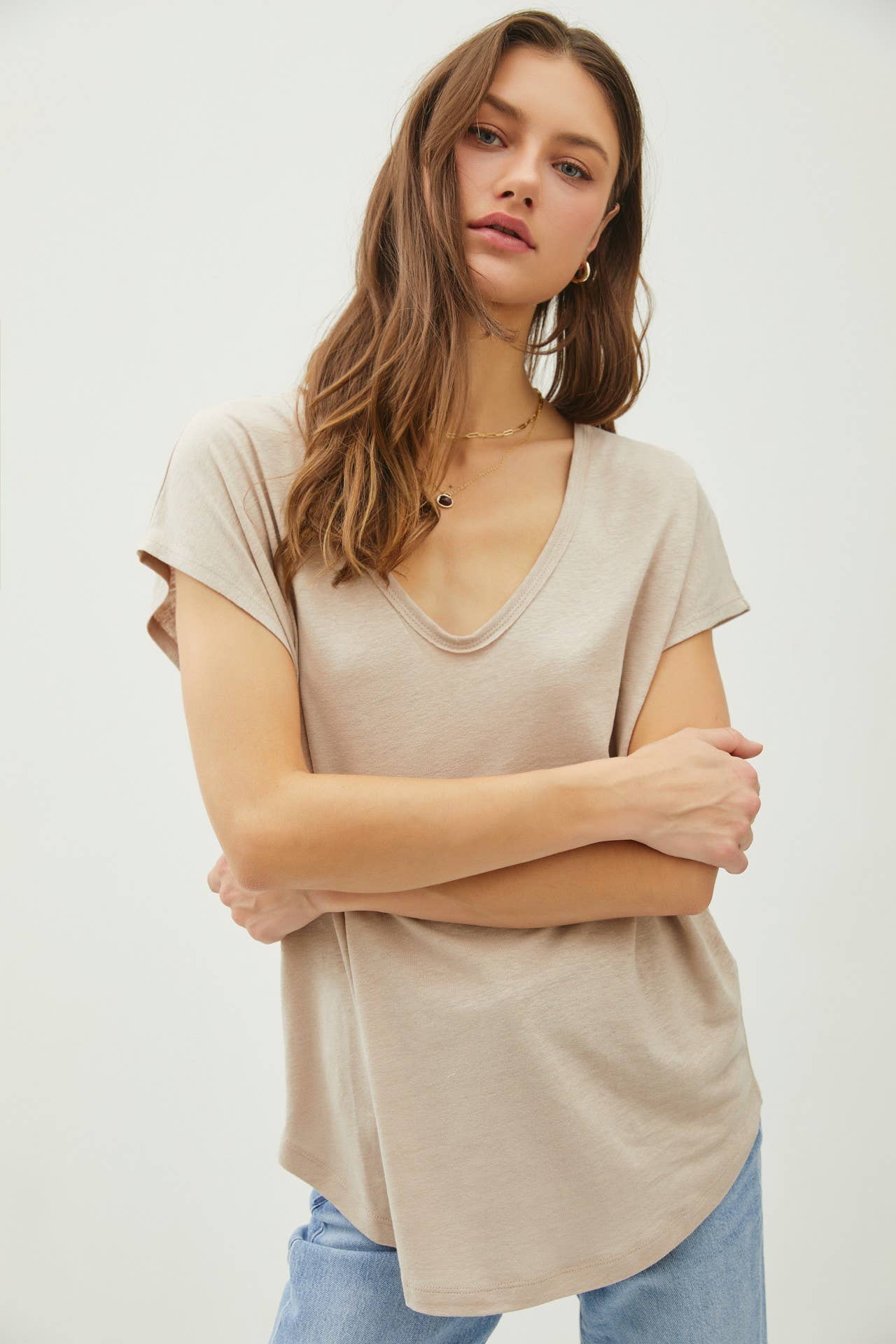Back Raw Edge Detailed V-neck Linen Tee