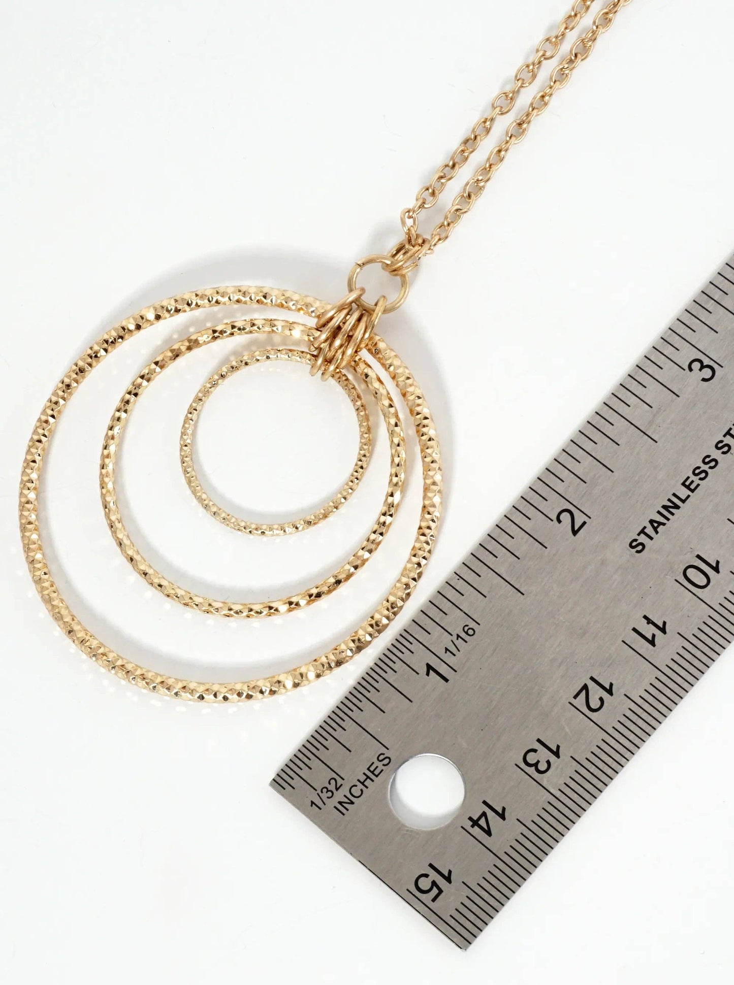 Graduated Sparkling Textured Circle Pendant Necklace