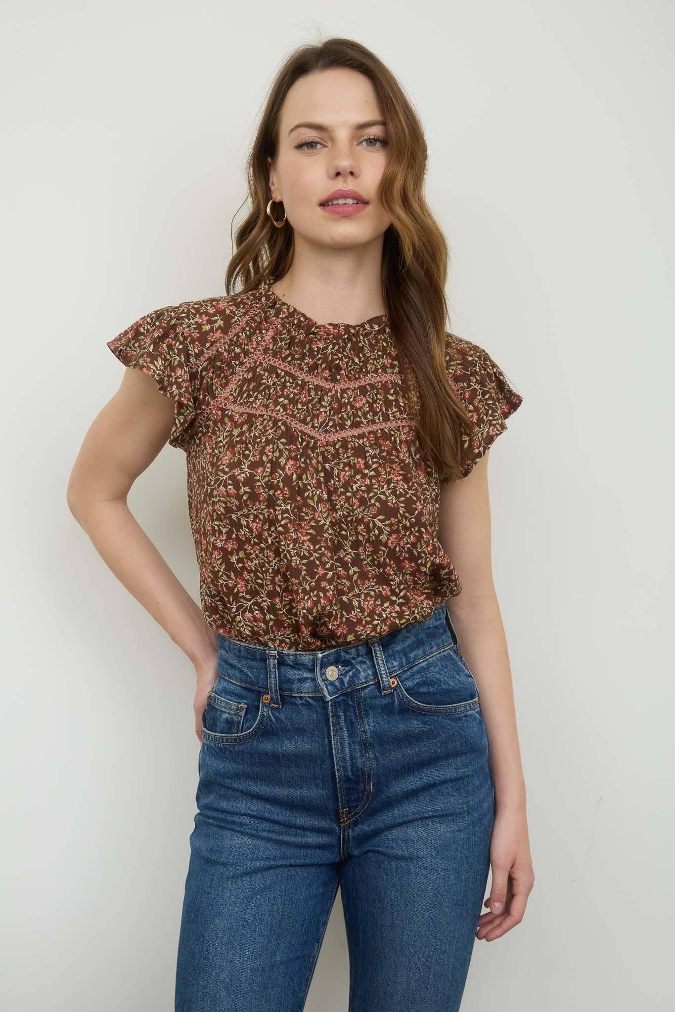 FLORAL LACE YOKE TRIM RUFFLE DETAIL SHORT SLEEVE TOP