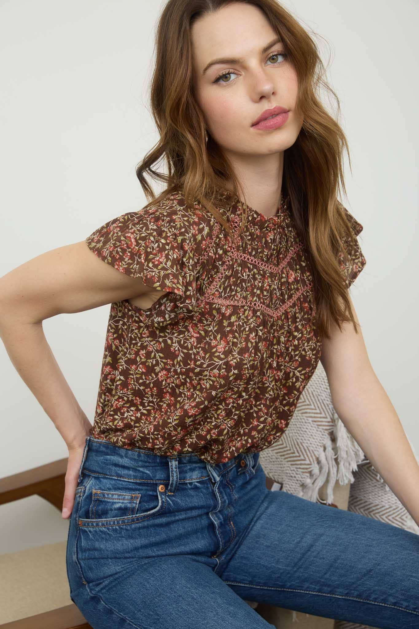 FLORAL LACE YOKE TRIM RUFFLE DETAIL SHORT SLEEVE TOP