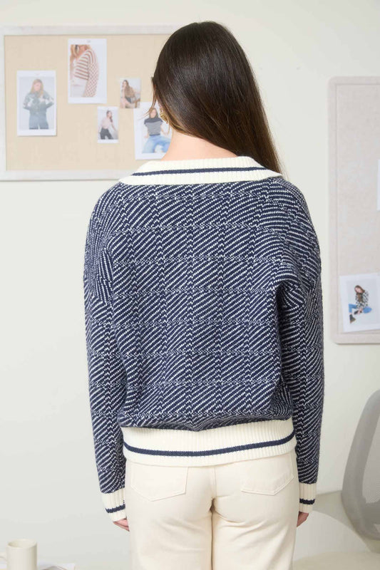 GEOMETRIC PATTERN COLLARED KNIT SWEATER