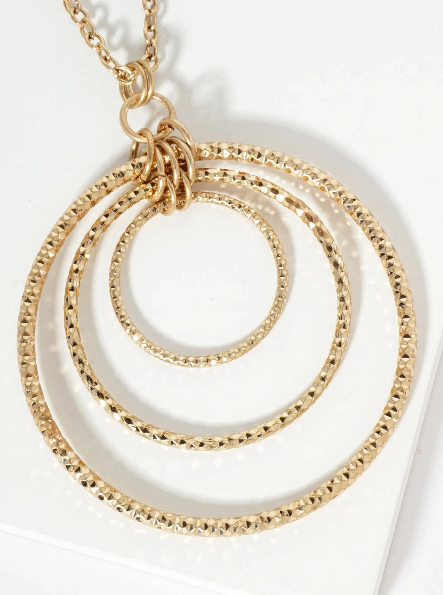 Graduated Sparkling Textured Circle Pendant Necklace