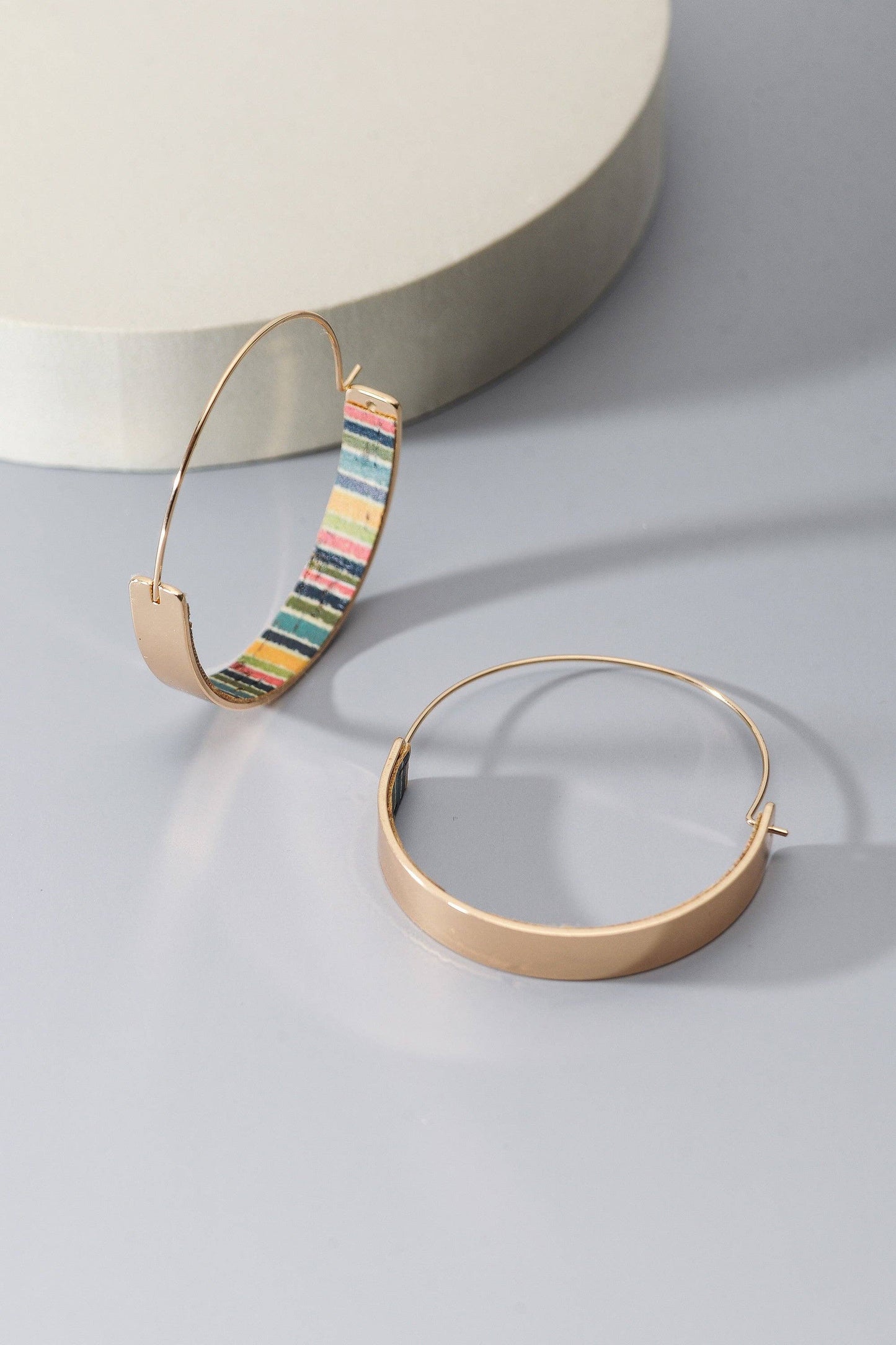 BRASS WIRE CORK PRINT HOOP EARRINGS