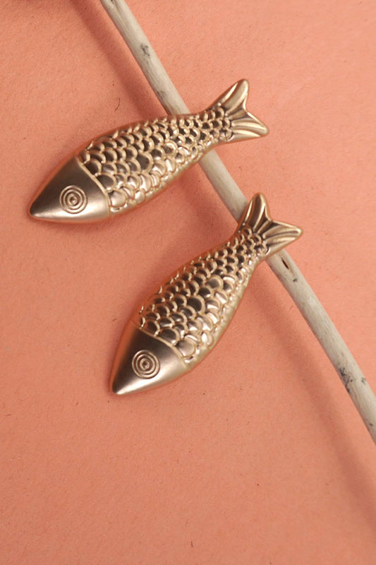 MATTE GOLD FISH STUD EARRINGS