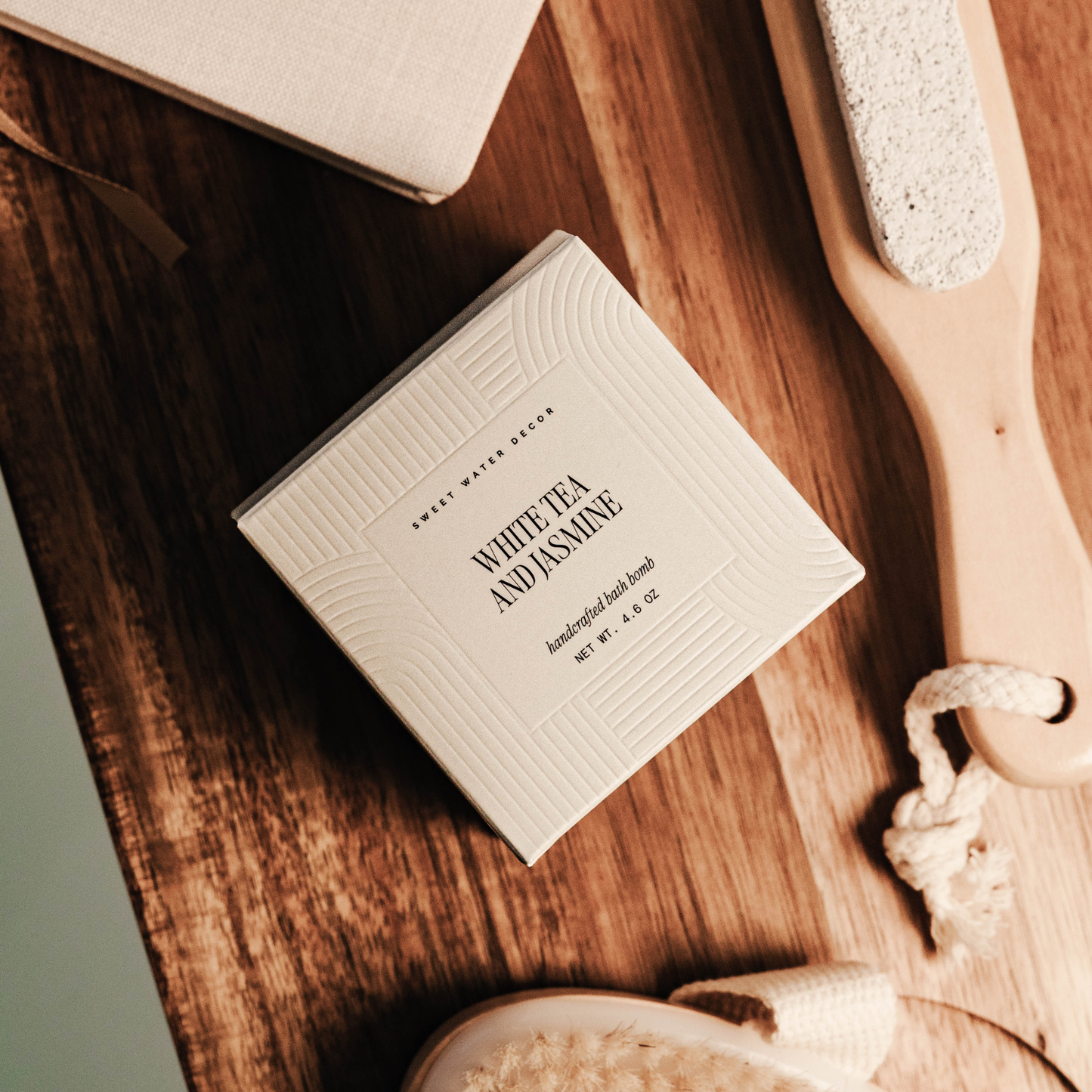 *NEW* White Tea and Jasmine 4.6 oz Bath Bomb