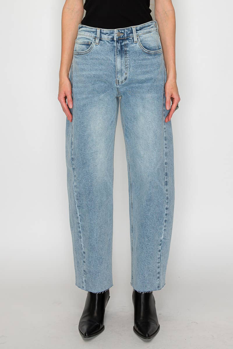HIGH RISE RELAXED TAPERED LIGHT WASH BARREL JEANS
