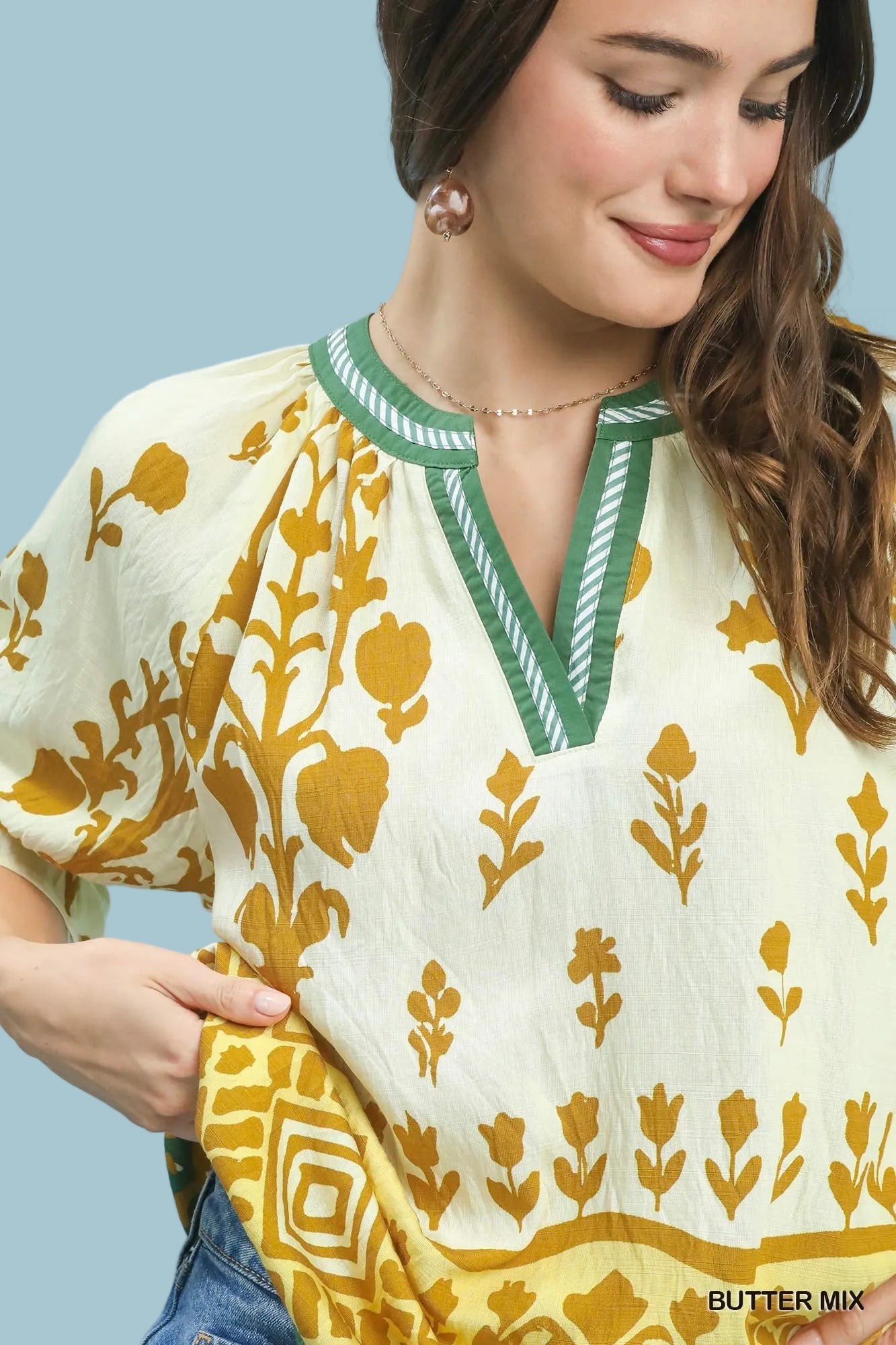 Border Print Puff Sleeve Split Neck Top