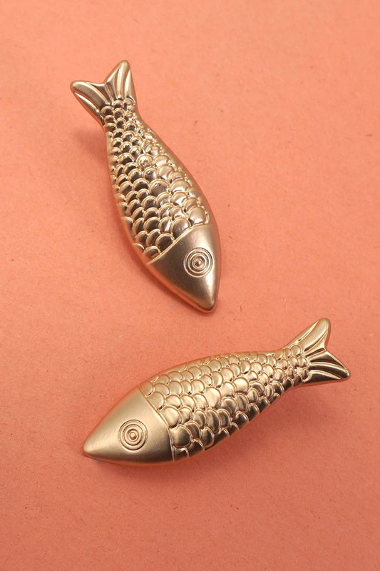 MATTE GOLD FISH STUD EARRINGS