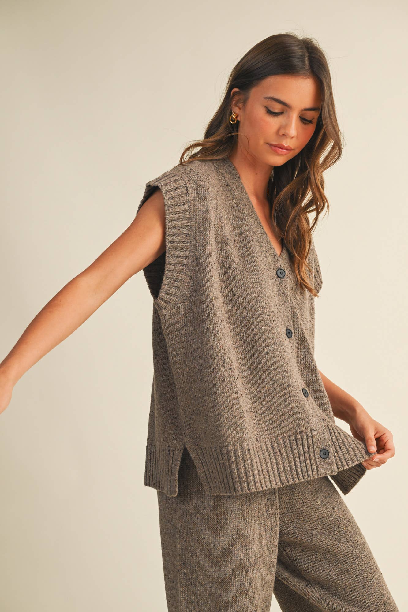 BUTTON FRONT OVERSIZED SWEATER VEST