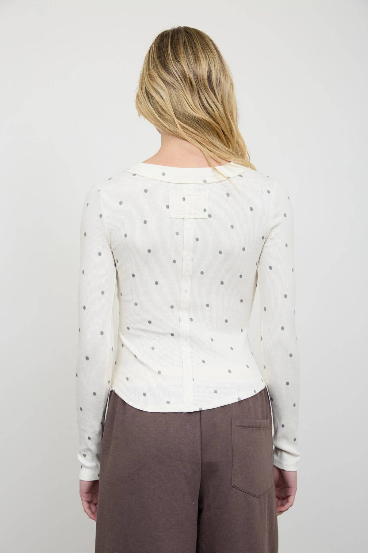 POLKA DOT LONG SLEEVE HENLEY KNIT TOP