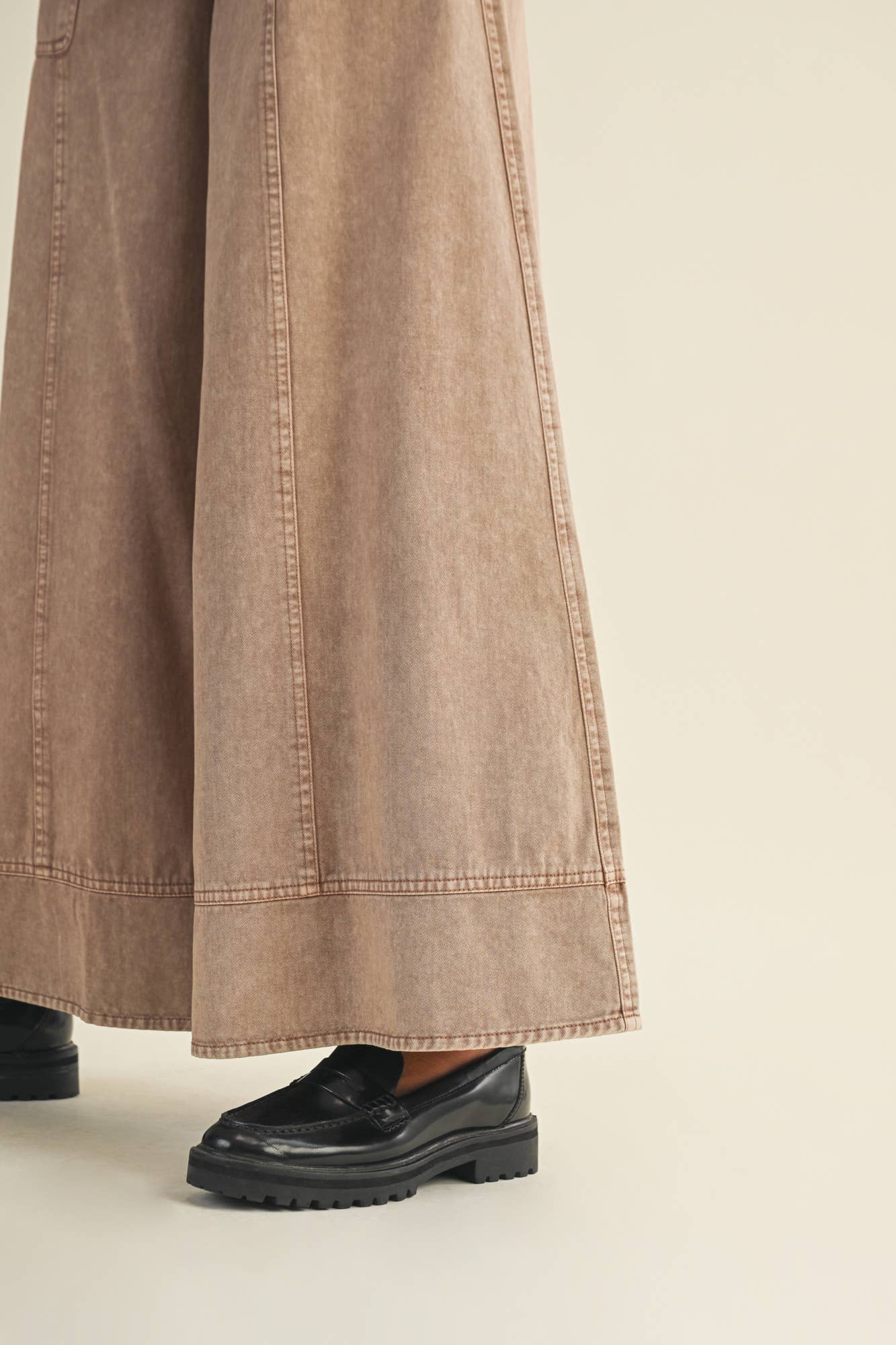 ULTRA WIDE LEG CARPENTER PANTS