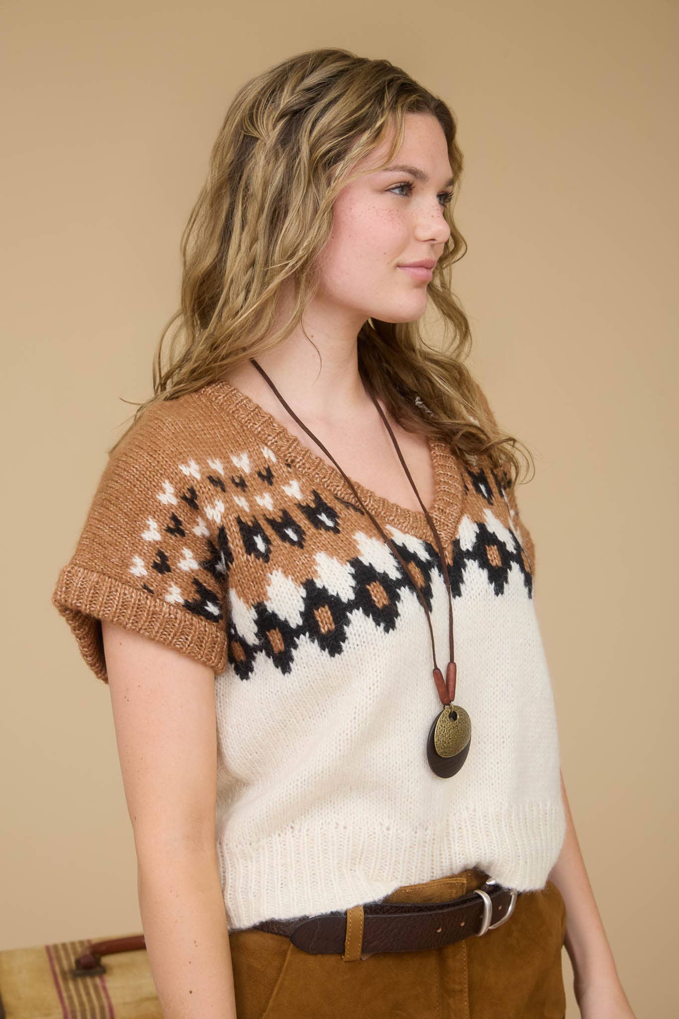 FAIR ISLE V NECK SHORT SLEEVE KNIT SWEATER