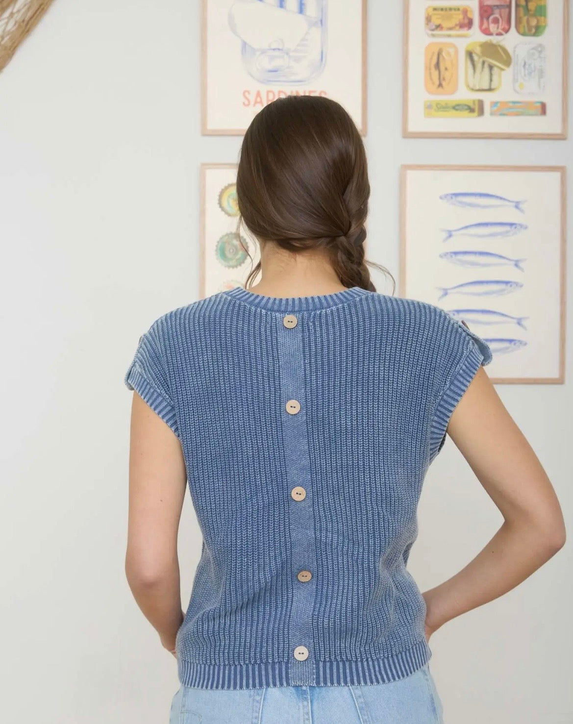 ACID WASHED TAB SLEEVE BACK BUTTON KNIT TOP