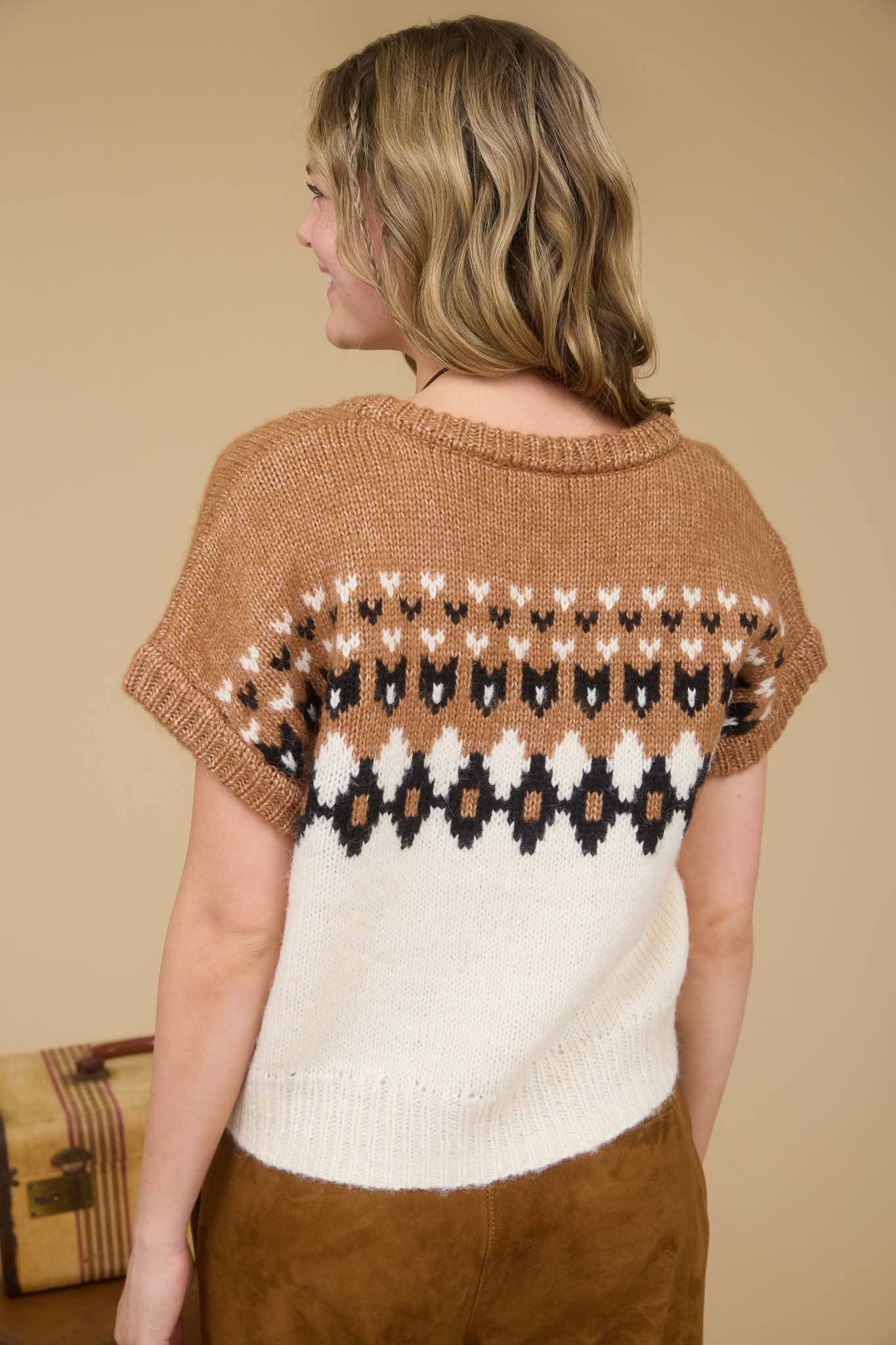FAIR ISLE V NECK SHORT SLEEVE KNIT SWEATER