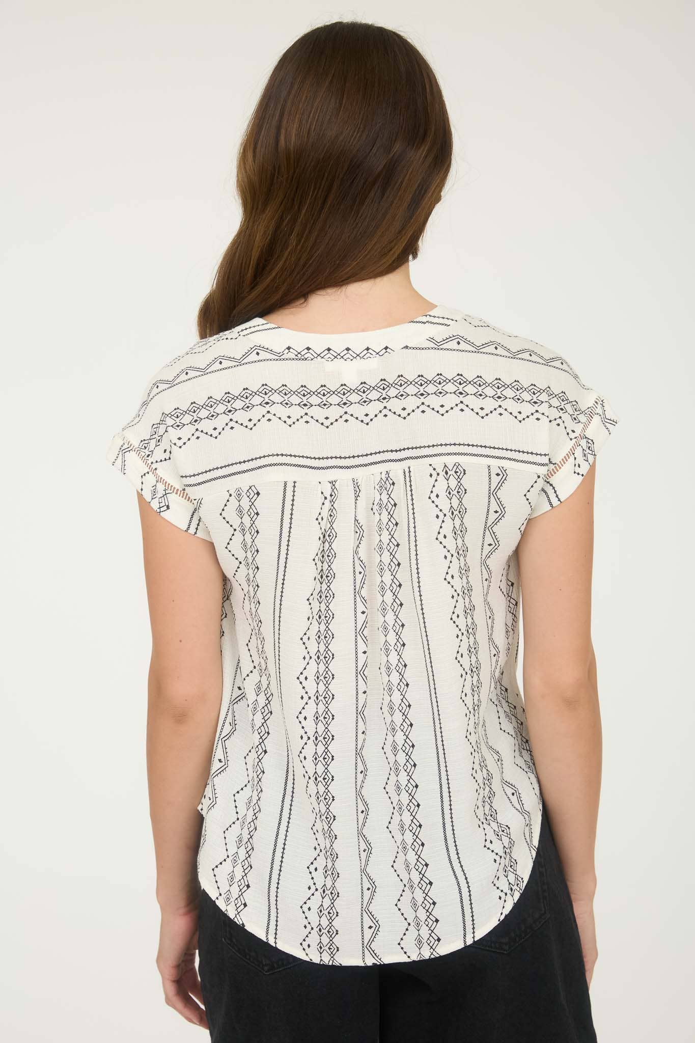 GEO PATTERN BUTTON DOWN SHORT SLEEVE SHIRT