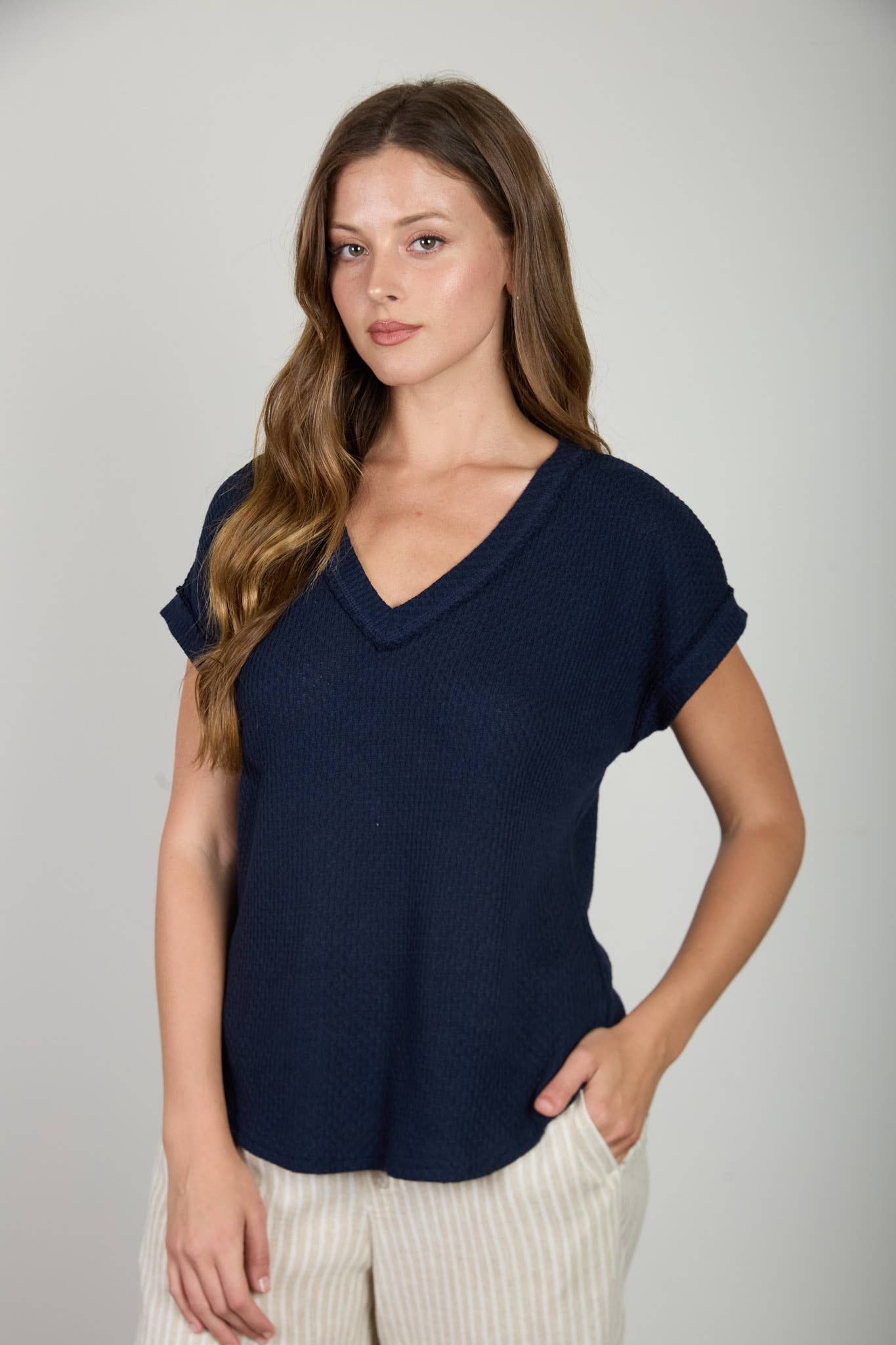 V NECK SHORT SLEEVE TEXTURED KNIT TOP