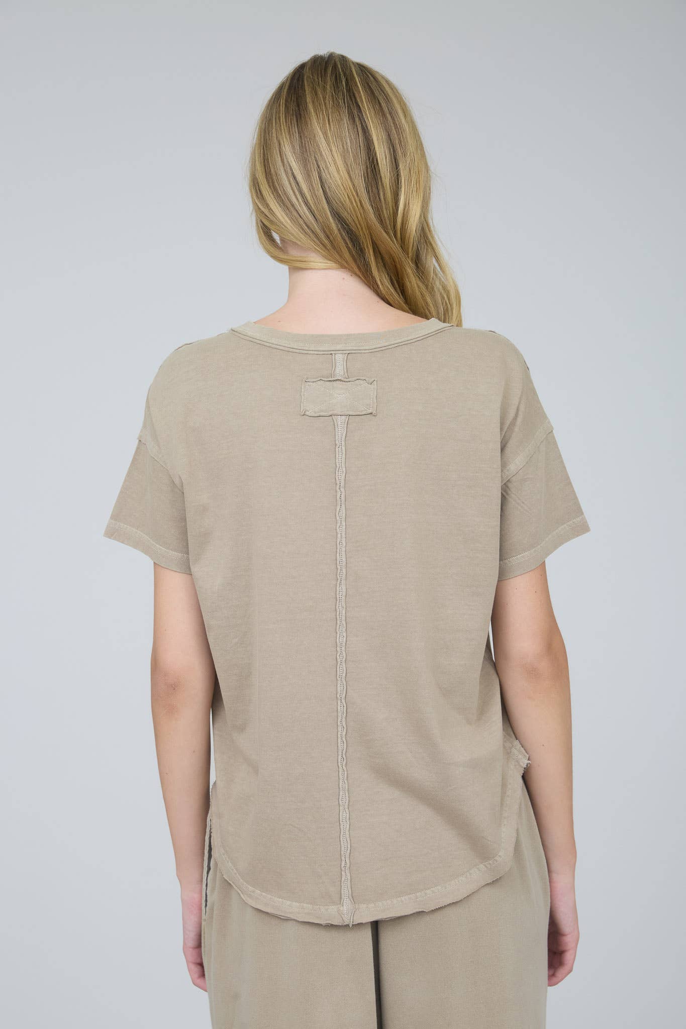 EXPOSED SEAM RAW EDGE SHORT SLEEVE TEE