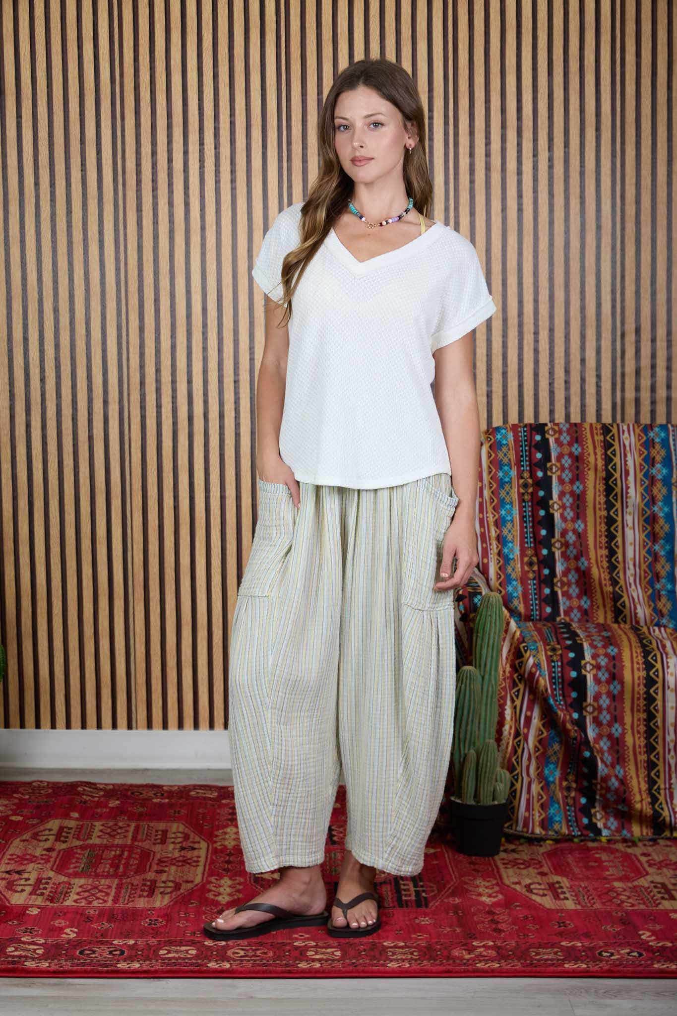 V NECK SHORT SLEEVE TEXTURED KNIT TOP