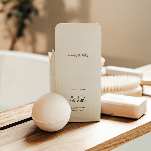 *NEW* White Tea and Jasmine 4.6 oz Bath Bomb