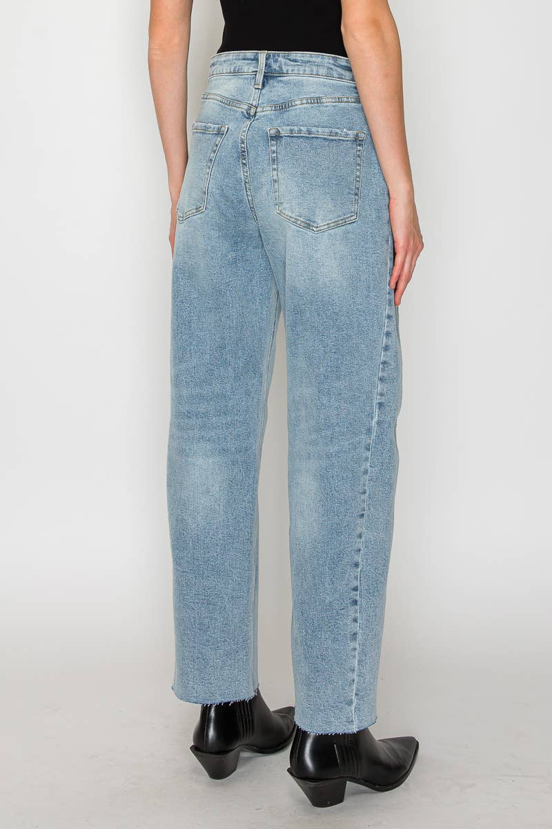 HIGH RISE RELAXED TAPERED LIGHT WASH BARREL JEANS