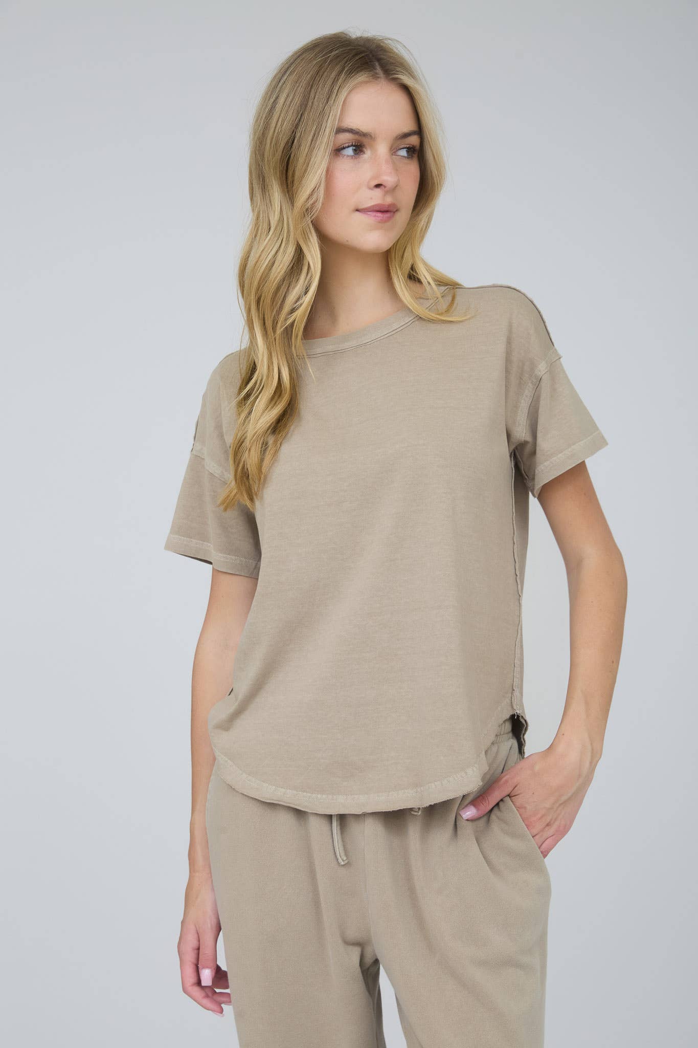 EXPOSED SEAM RAW EDGE SHORT SLEEVE TEE