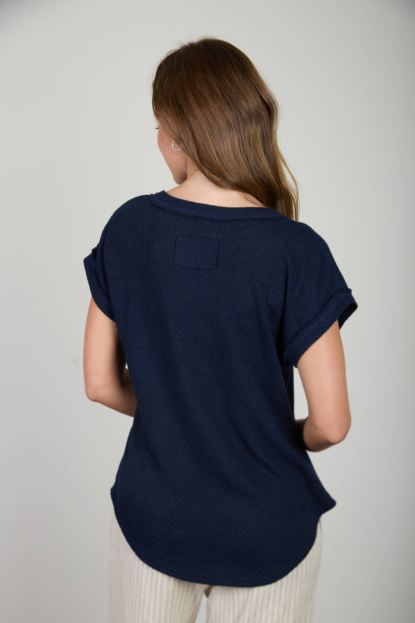 V NECK SHORT SLEEVE TEXTURED KNIT TOP