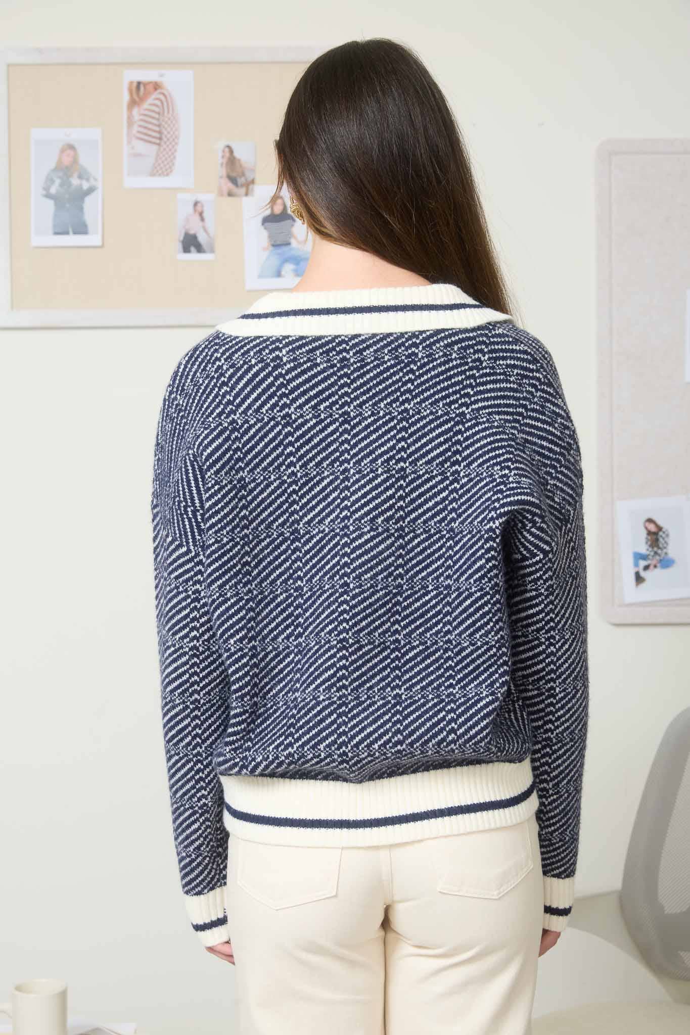 GEOMETRIC PATTERN COLLARED KNIT SWEATER